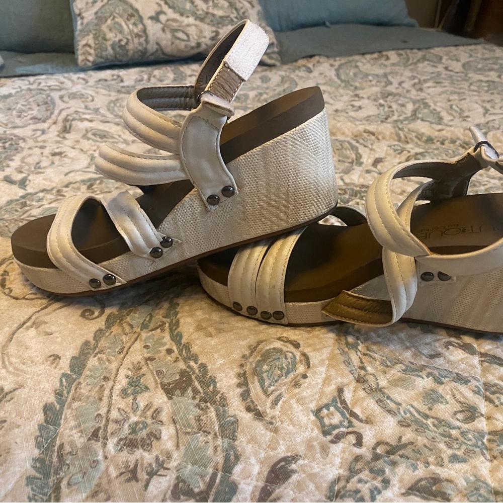 Brand: Corkys
Corkys Womens Spring Fling Sandals Casual Mid Heel 2-3" - white